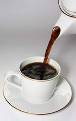 שתיית קפה לפני השינה עלולה לשבש את איכות השינה שלנו